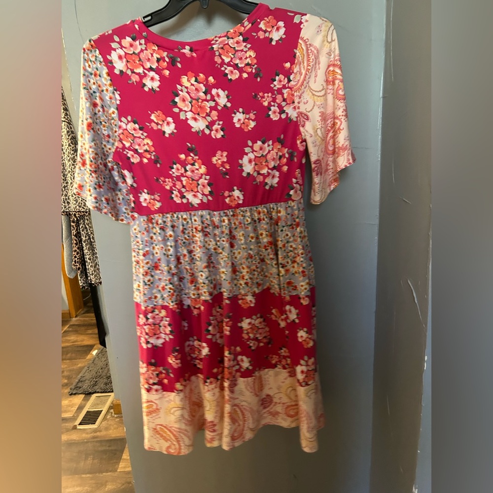 This is a size M NWT Haptics by Holly Harper Paisley Grace dress.